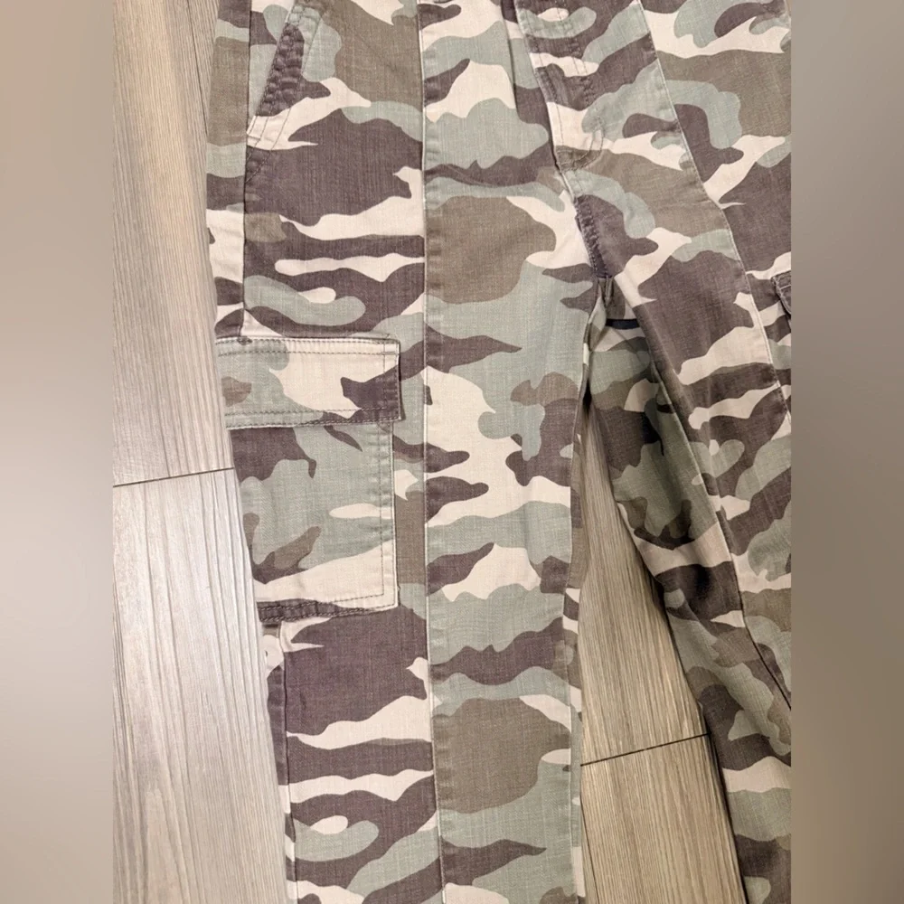 J. Crew Vintage Straight Cargo Pants in Camo Women’s size 25
